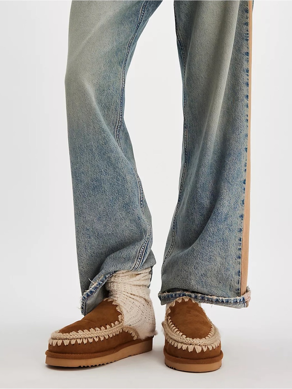 MOU Campfire Slippers cognac